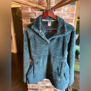 Mountain Hardware pullover fleece, teal
